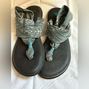 COPY - Sanuk sandals sz 9